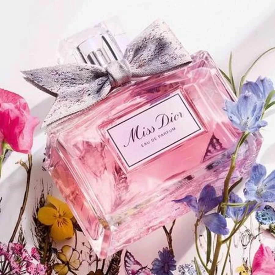 https://muoimuoi.vn/static/15094/2023/04/14/Miss Dior Eau de Parfum2.webp